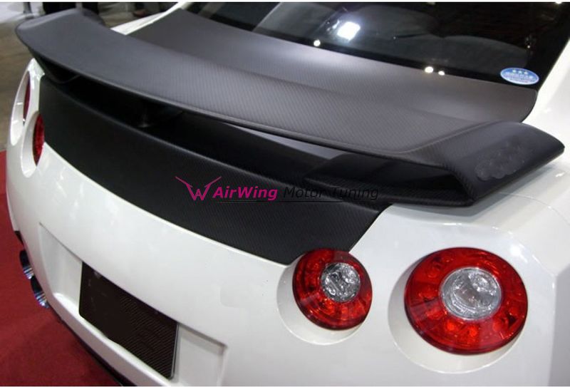 R35 OEM trunk spoiler 1